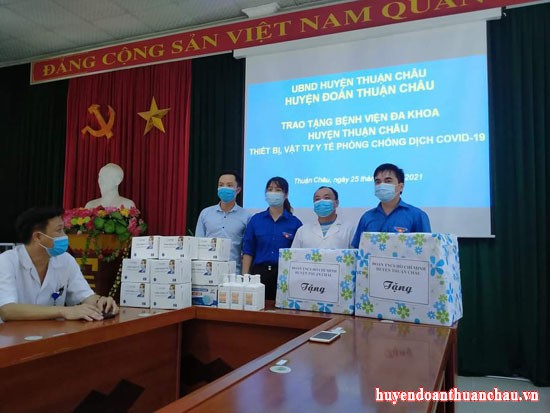 BTV Huyện đoàn Thuận Châu ủng hộ phòng, chống dịch Covid-19