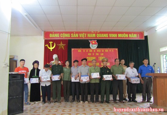 Đoàn cơ sở Công an huyện phối hợp với Chi đoàn Phòng PV27 Công an tỉnh Sơn La, Đoàn xã Tông Lạnh tổ chức Chương trình  “hành quân xanh” năm 2018.