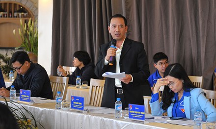 Đinh Quốc Hùng - Trưởng ban Thanh niên Quân đội góp ý báo cáo 